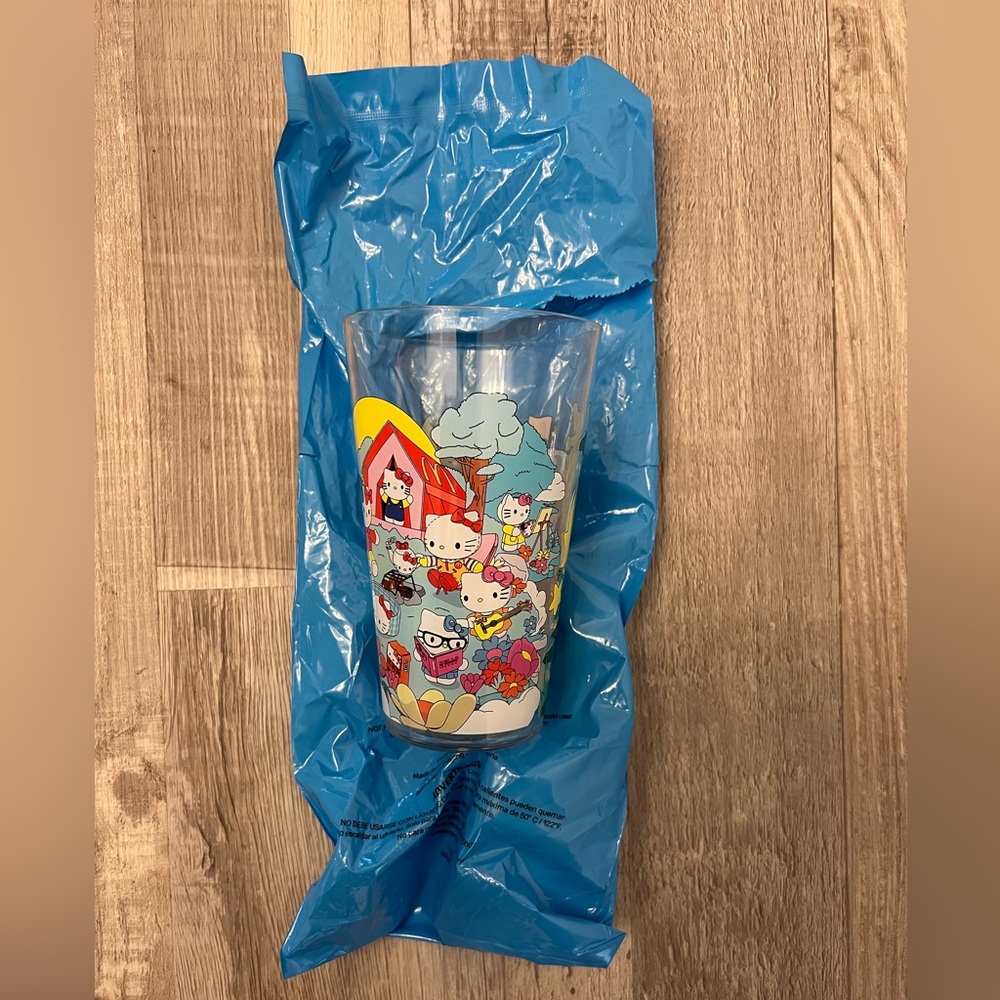 McDonald’s Hello Kitty/Snoopy collectors cup